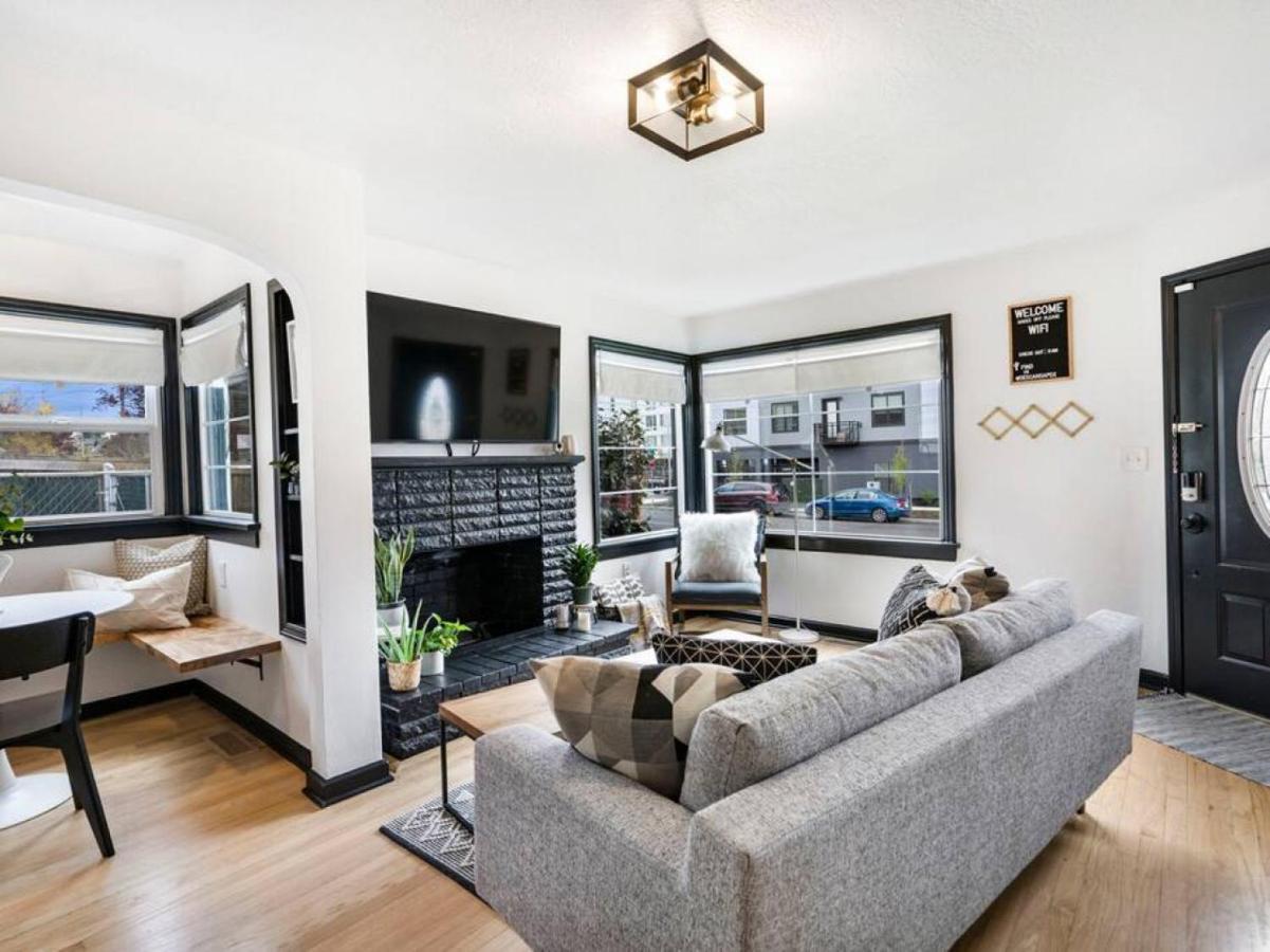 Picture Perfect Bungalow In The Heart Of Dt Vancouver Bagian luar foto