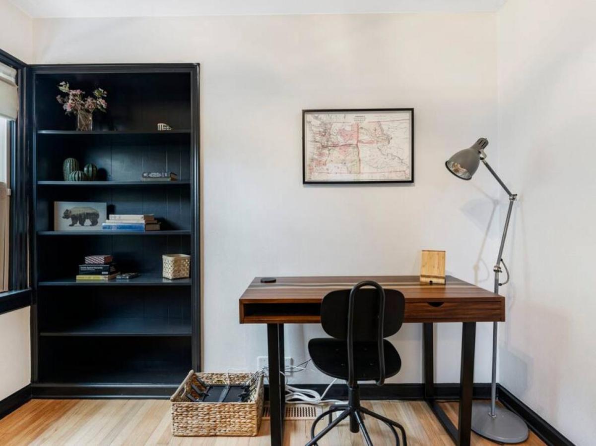 Picture Perfect Bungalow In The Heart Of Dt Vancouver Bagian luar foto