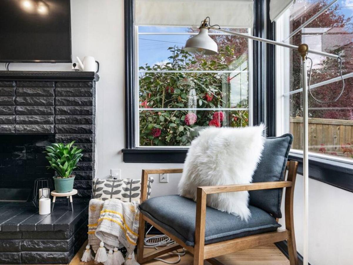 Picture Perfect Bungalow In The Heart Of Dt Vancouver Bagian luar foto