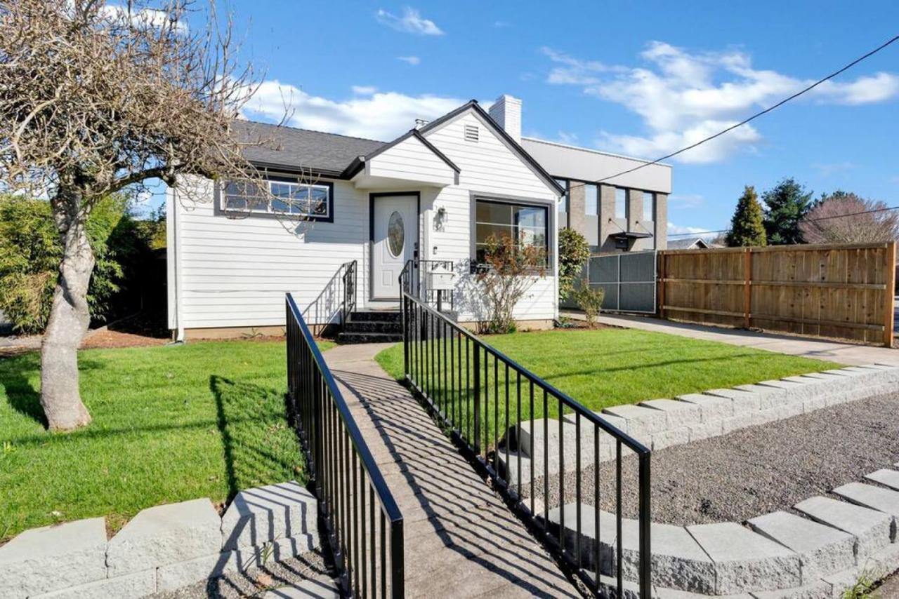 Picture Perfect Bungalow In The Heart Of Dt Vancouver Bagian luar foto