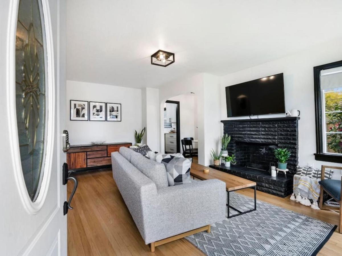 Picture Perfect Bungalow In The Heart Of Dt Vancouver Bagian luar foto