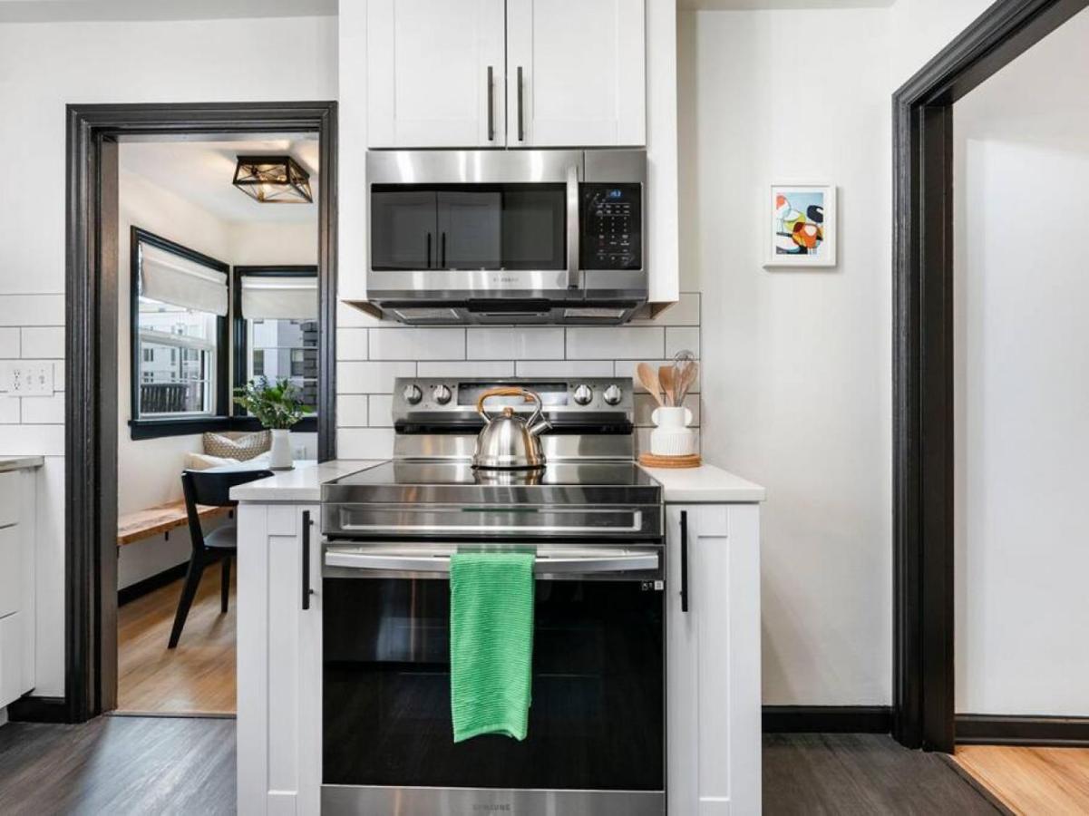 Picture Perfect Bungalow In The Heart Of Dt Vancouver Bagian luar foto