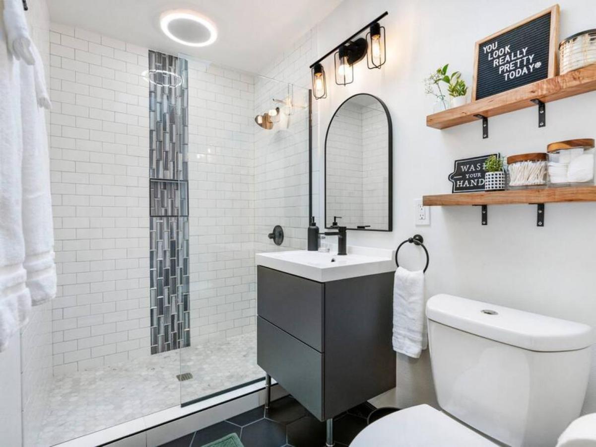 Picture Perfect Bungalow In The Heart Of Dt Vancouver Bagian luar foto