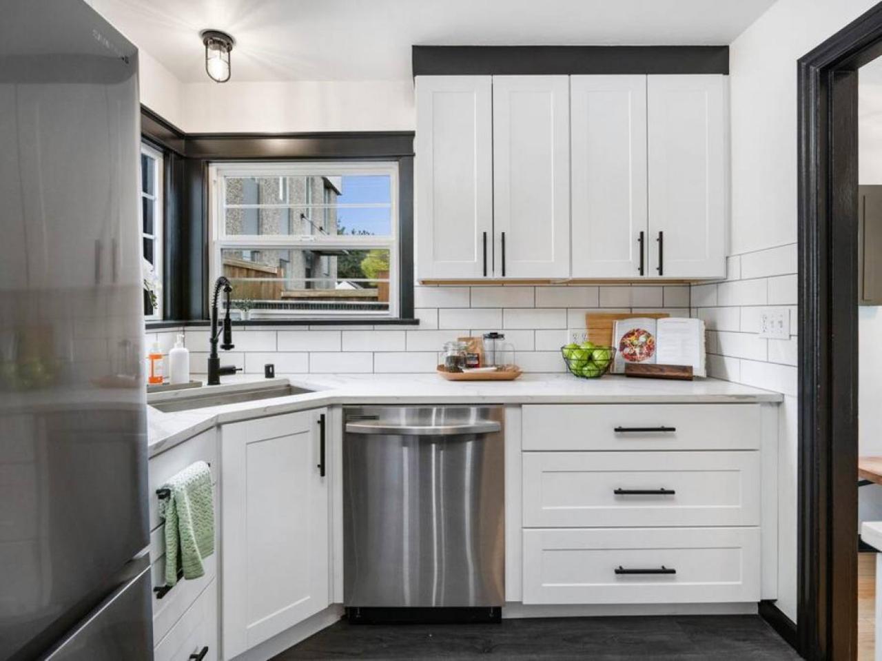 Picture Perfect Bungalow In The Heart Of Dt Vancouver Bagian luar foto