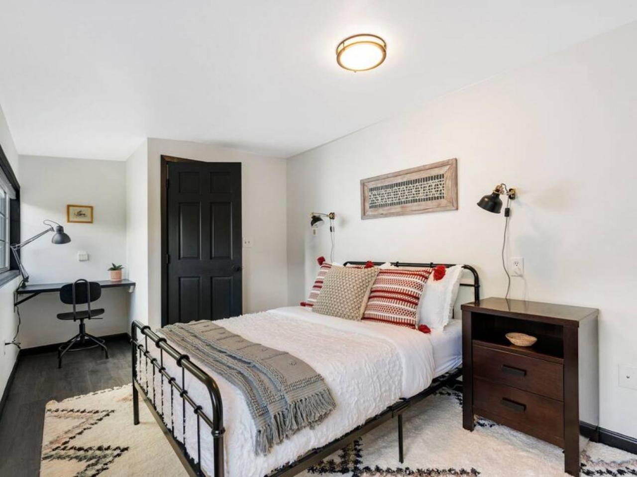 Picture Perfect Bungalow In The Heart Of Dt Vancouver Bagian luar foto