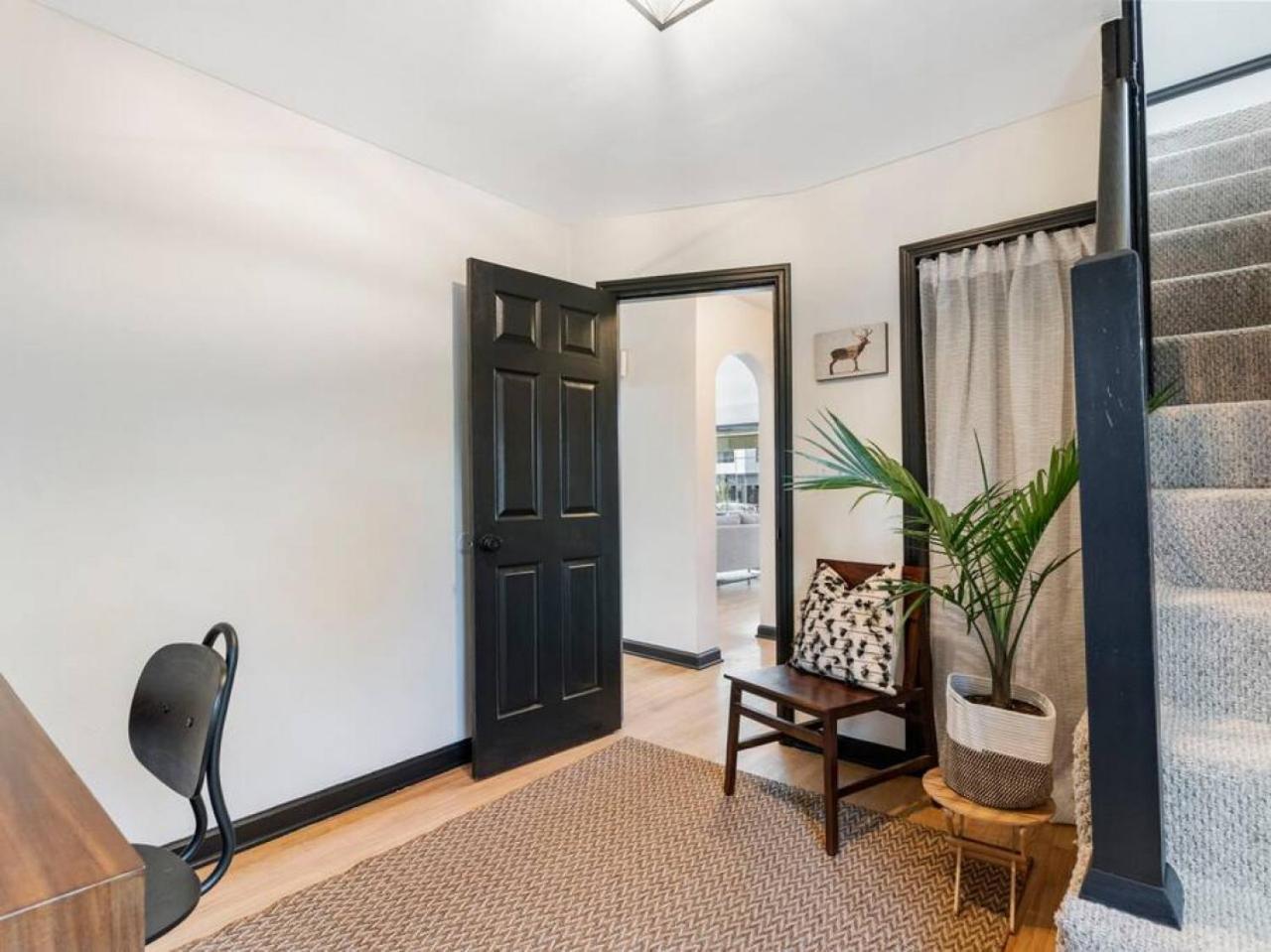Picture Perfect Bungalow In The Heart Of Dt Vancouver Bagian luar foto