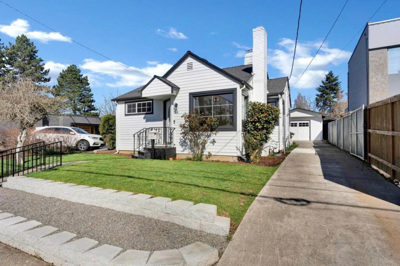 Picture Perfect Bungalow In The Heart Of Dt Vancouver Bagian luar foto