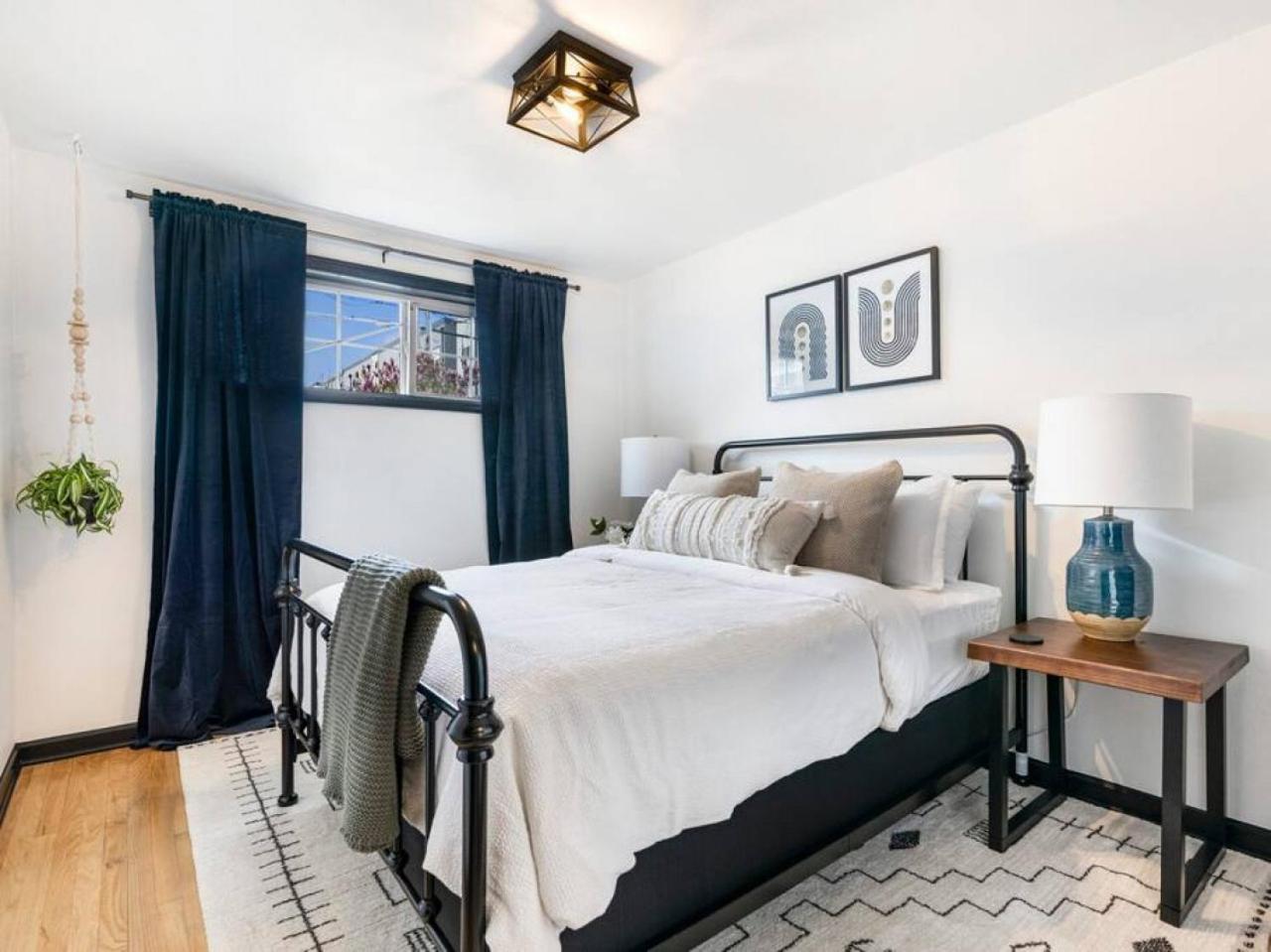 Picture Perfect Bungalow In The Heart Of Dt Vancouver Bagian luar foto