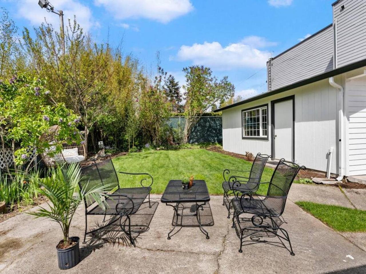 Picture Perfect Bungalow In The Heart Of Dt Vancouver Bagian luar foto